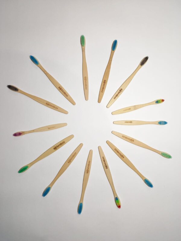 Kit 4 Cepillos Dentales BAMBUU Adulto - Imagen 4